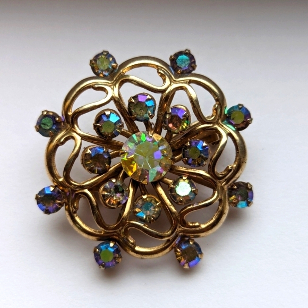 Vintage Aurora Borealis brooch AB 17 stones prong set gold tone gorgeous